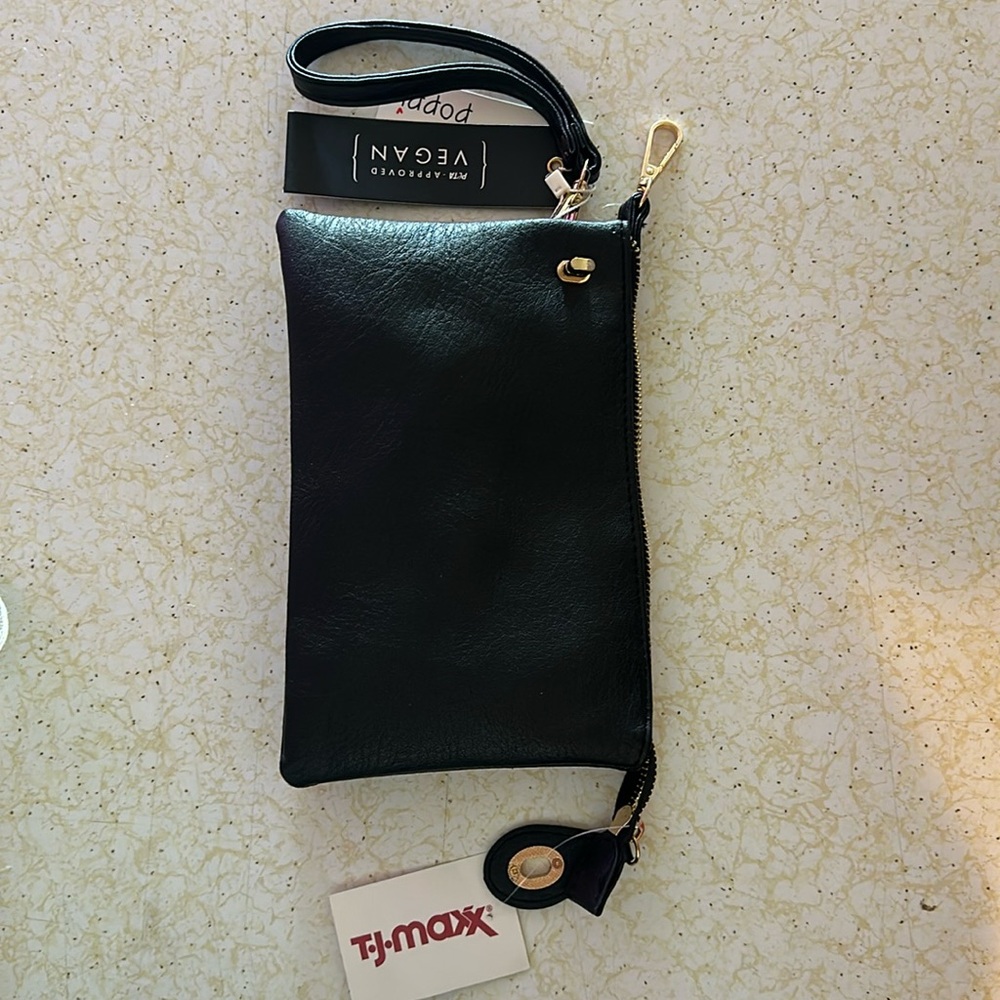 Locking small purse
